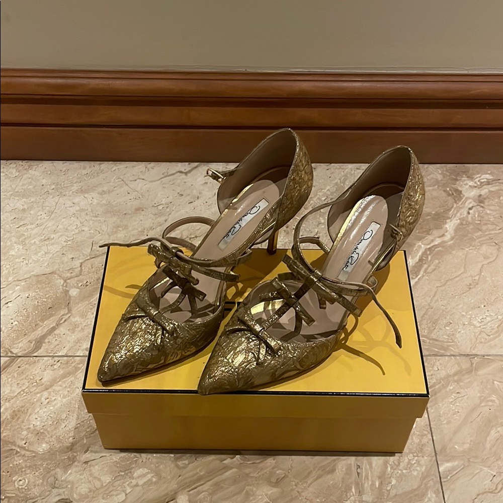 Gold Heels
Perfect condition